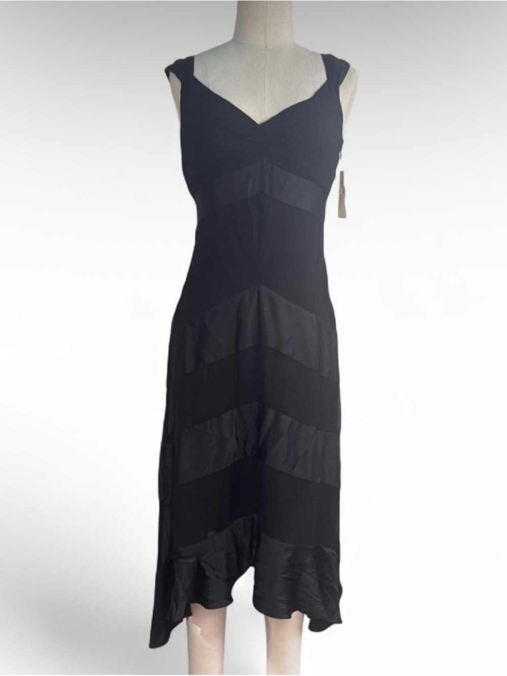 BCBGMaxAzria Black silk  Sleeveless sweetheart Chevron Midi Dress